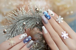 Manicure with snowflakes.