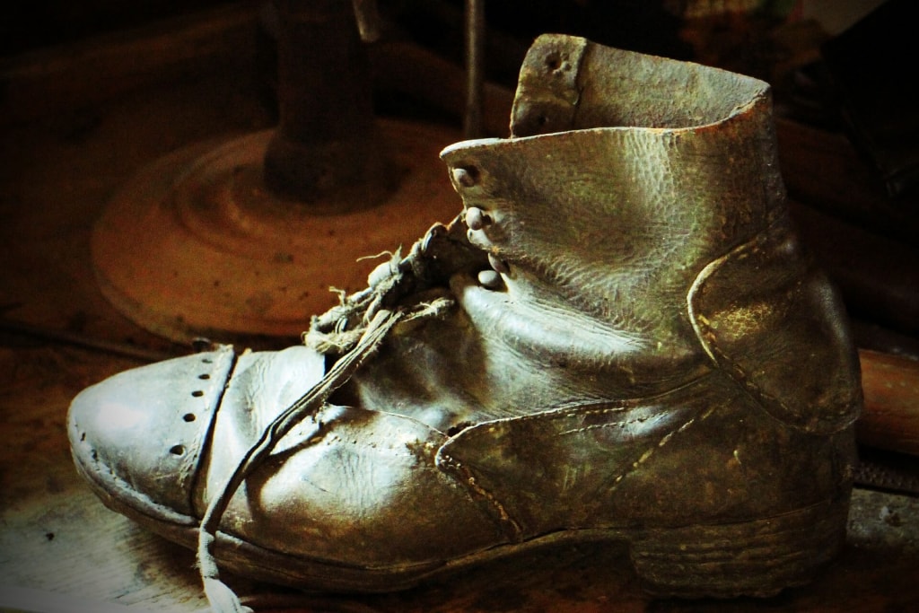 【夢占い】古い靴の夢